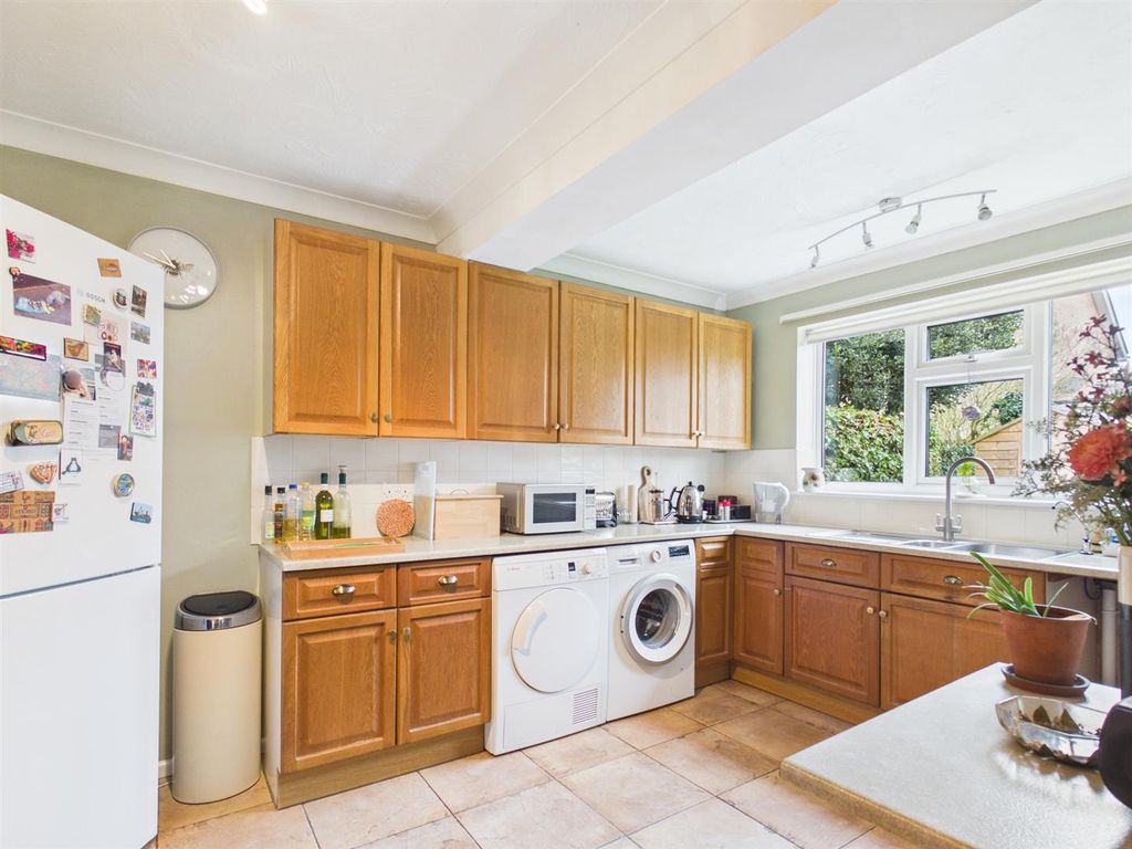 Property photo 3 of 21 Kitchen