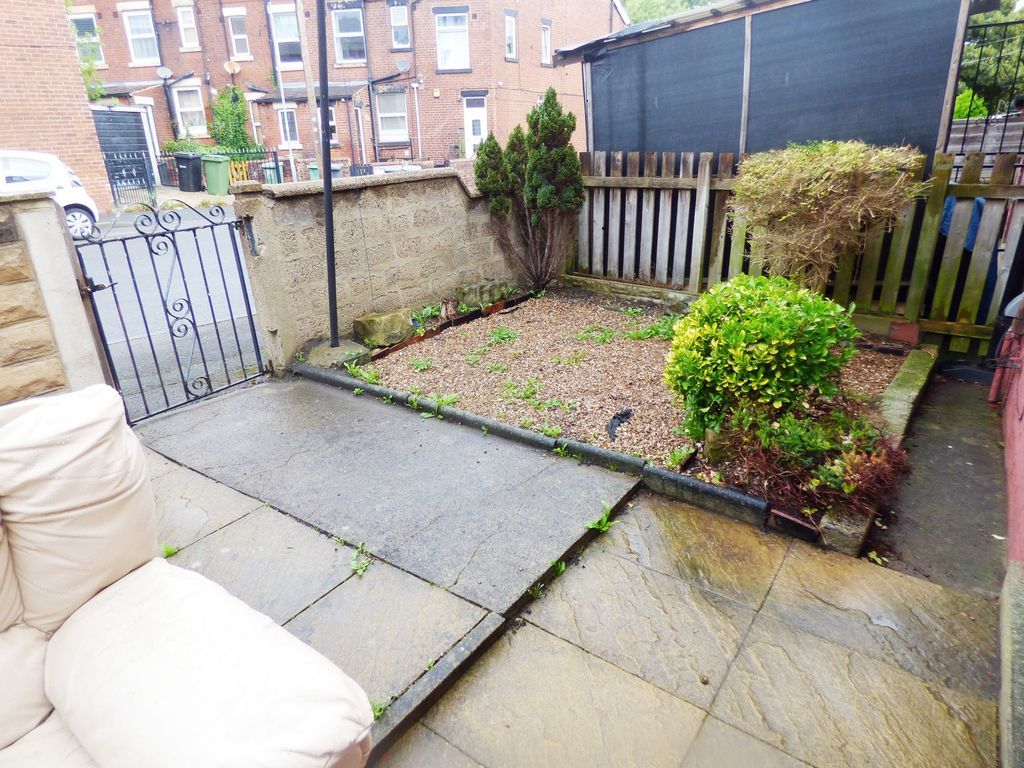 Property photo 2 of 9 Garden