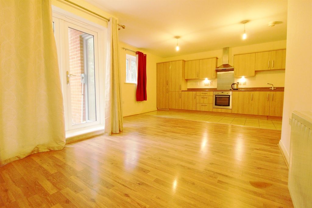 Property photo 2 of 8 Living+Area