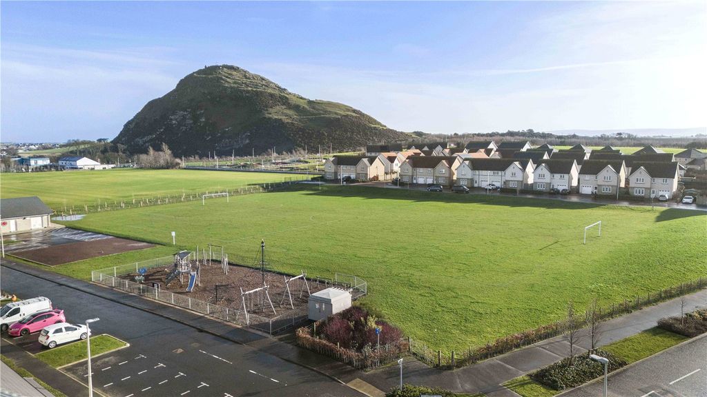 Property photo 2 of 28 Farquharson Rest 2