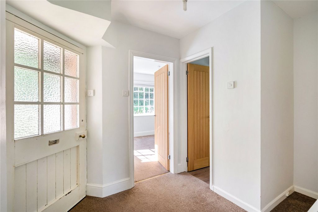 Property photo 2 of 9 Hallway