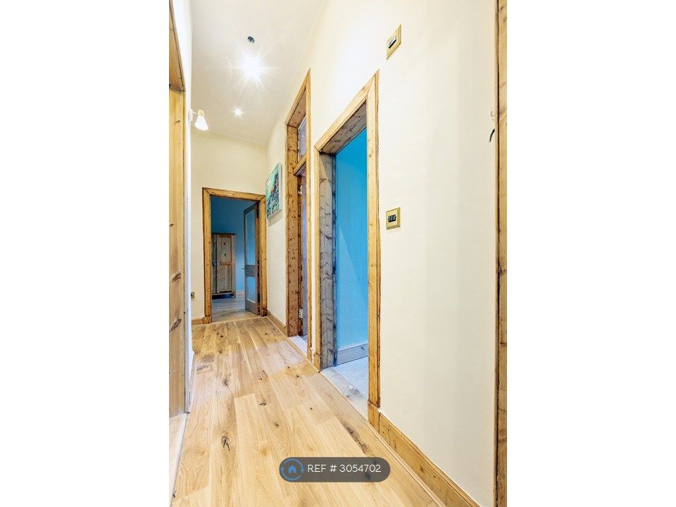 Property photo 3 of 18 Hallway