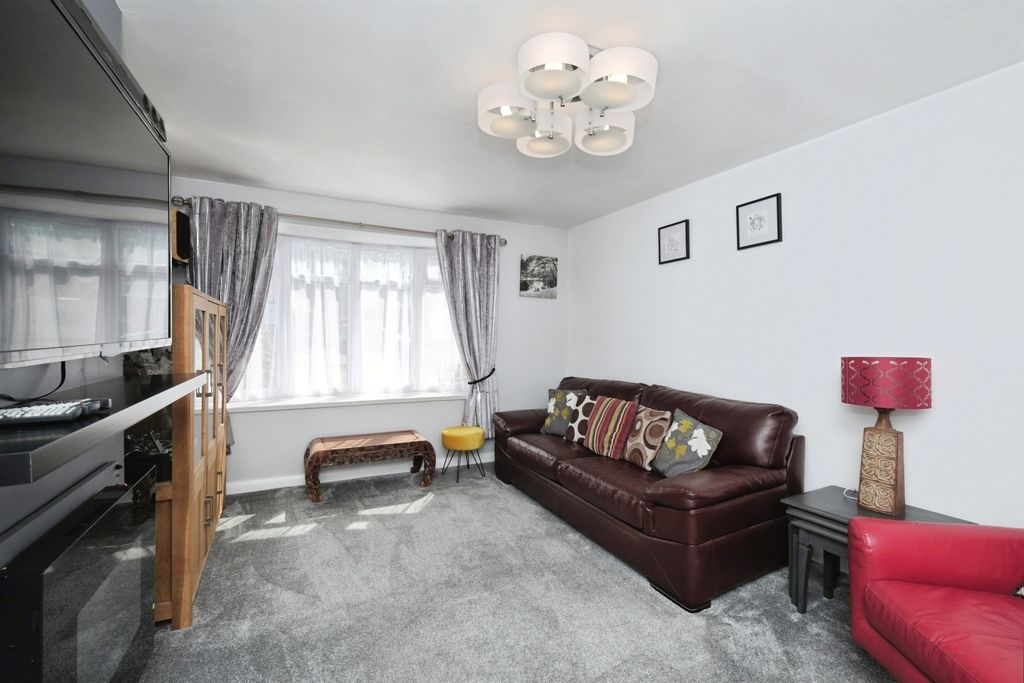 Property photo 2 of 20