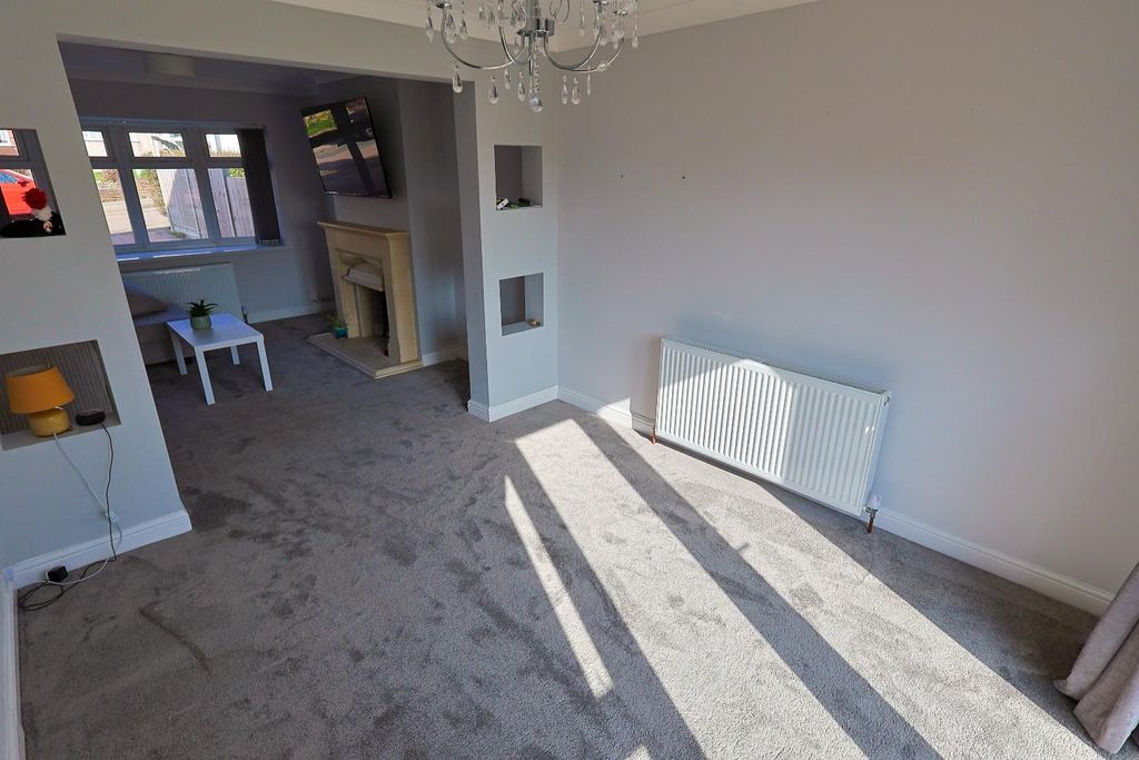 Property photo 3 of 14 Dining Area