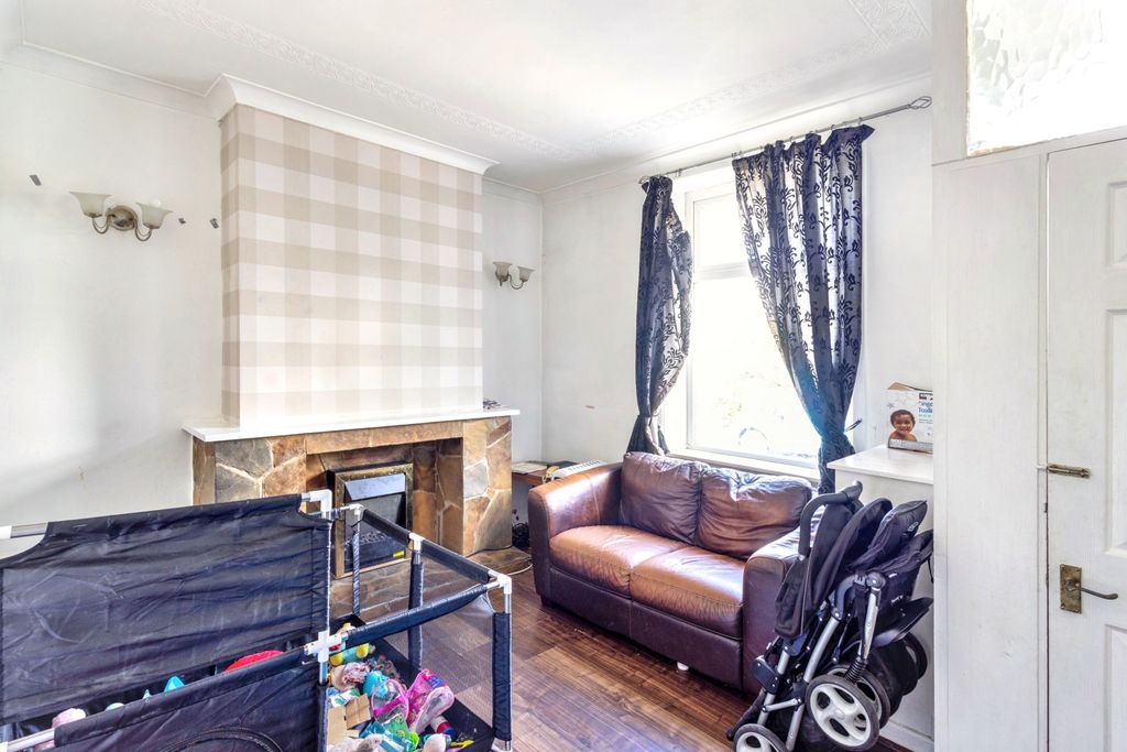 Property photo 3 of 11 _0249674.d2Aax.Jpg