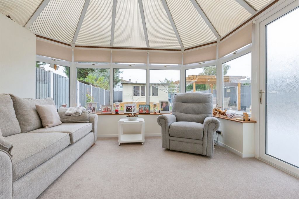 Property photo 3 of 17 Conservatory