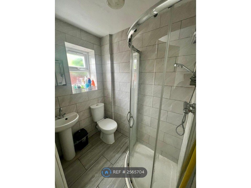 Property photo 2 of 8 Bathroom
