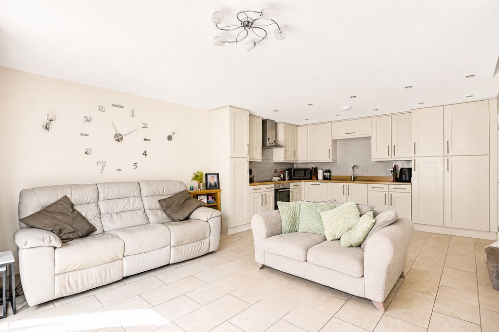 Property photo 2 of 14 Rece[Tion