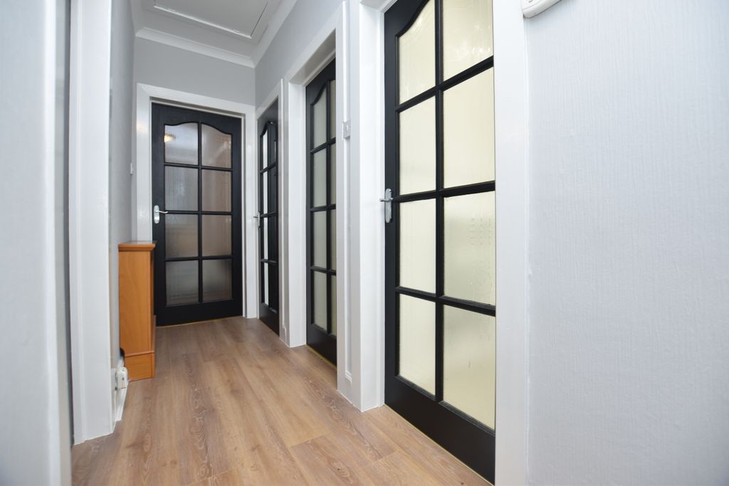 Property photo 2 of 18 Hallway