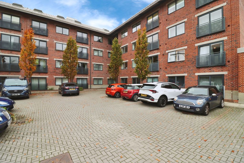 Property photo 1 of 12