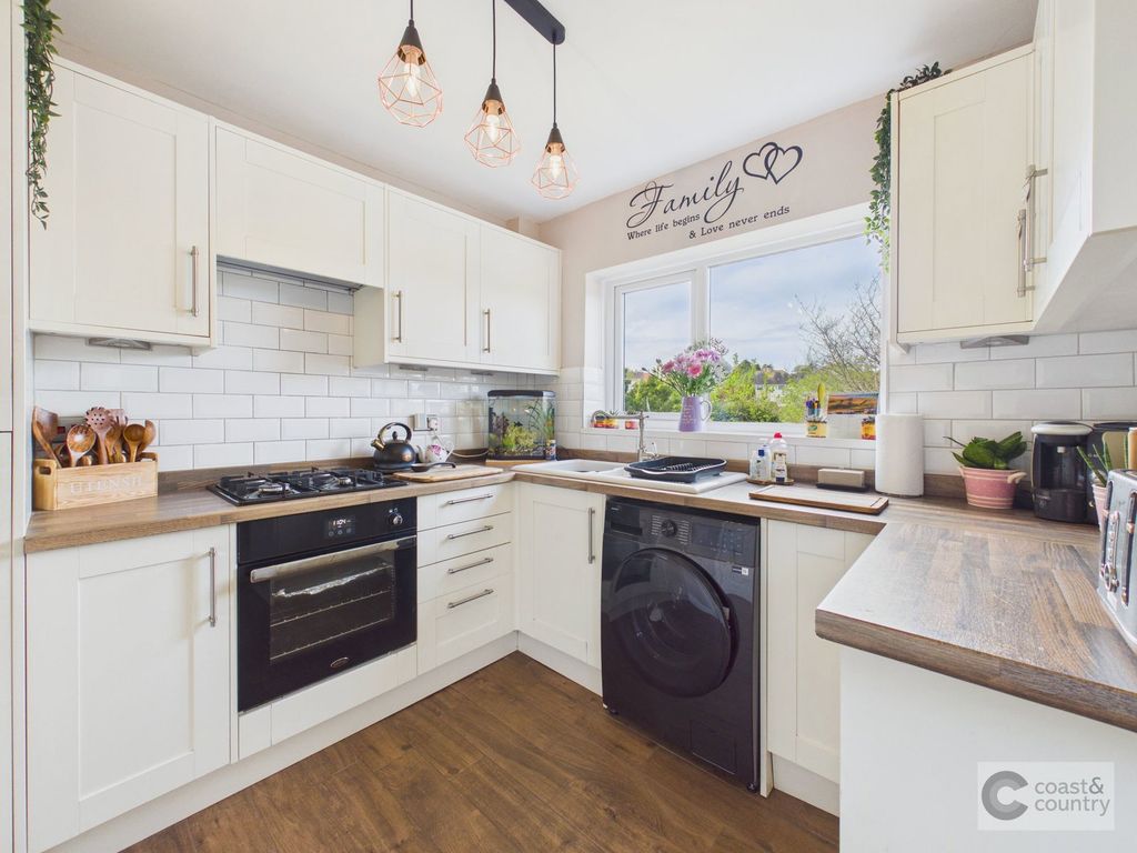 Property photo 2 of 34