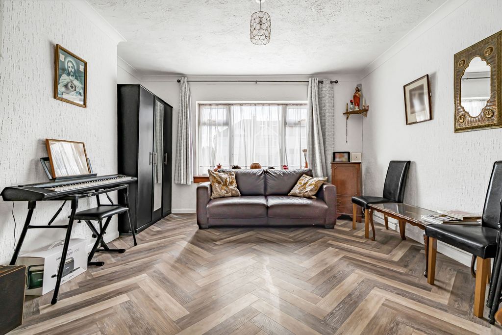 Property photo 2 of 25 Photo 7