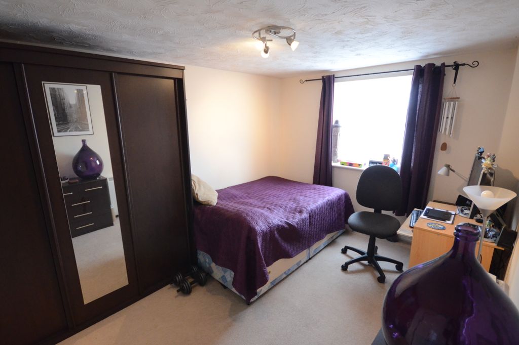 Property photo 3 of 6 Bedroomnew