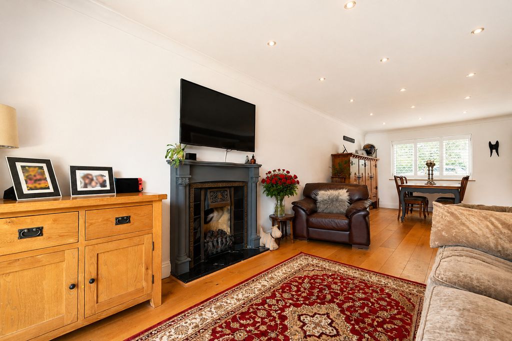 Property photo 2 of 28