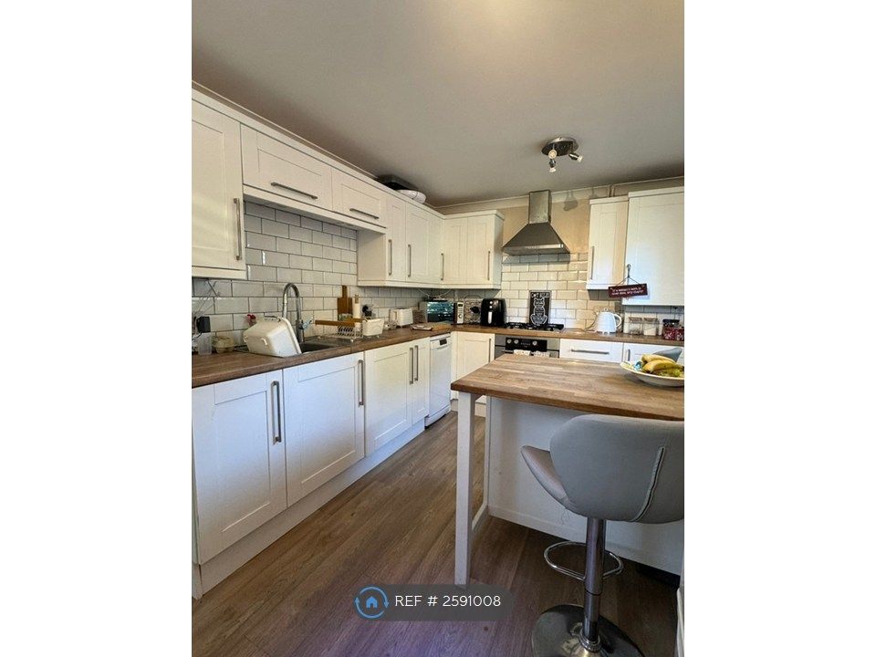 Property photo 3 of 7 Kitchen
