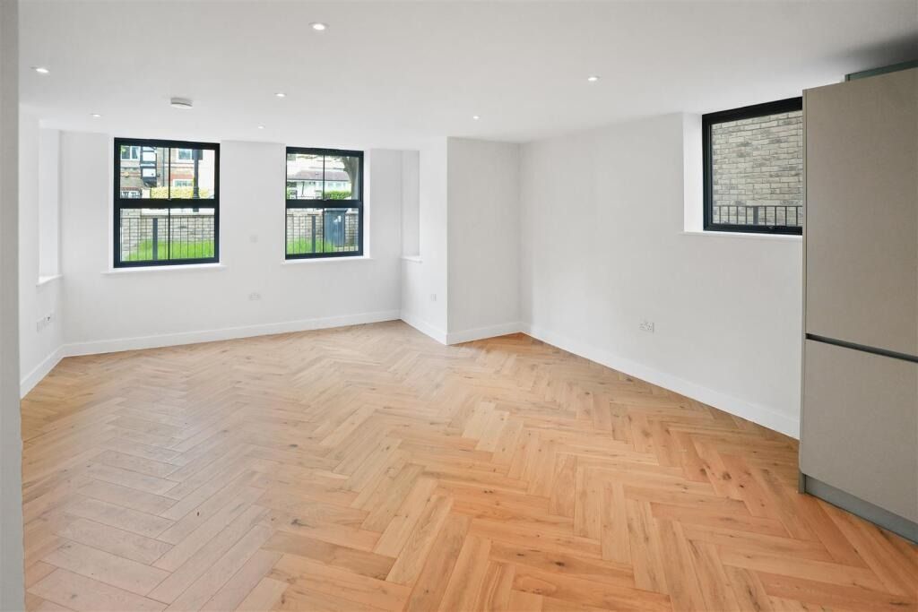 Property photo 2 of 16 4416401