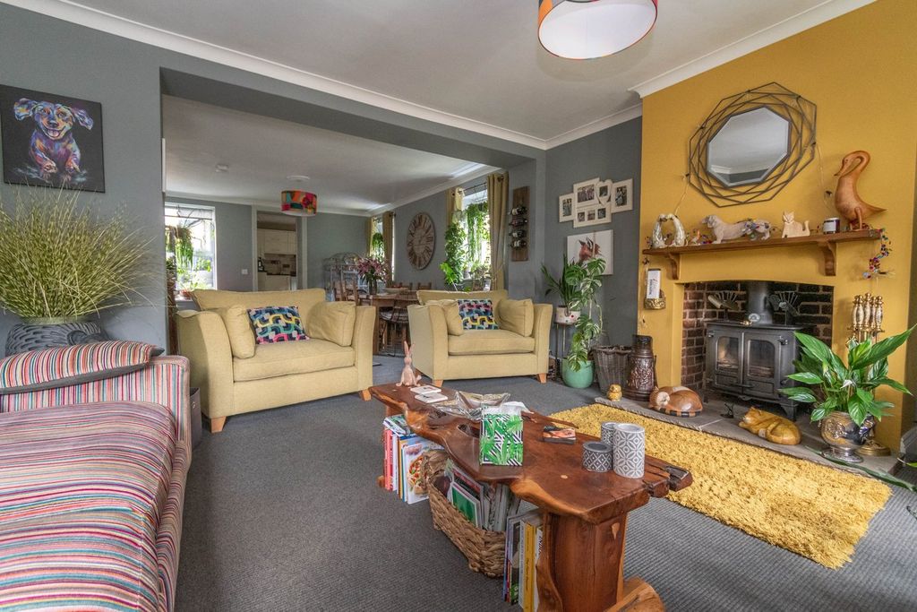 Property photo 2 of 19