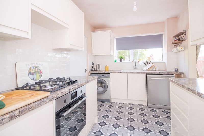 Property photo 3 of 11 Kitchen