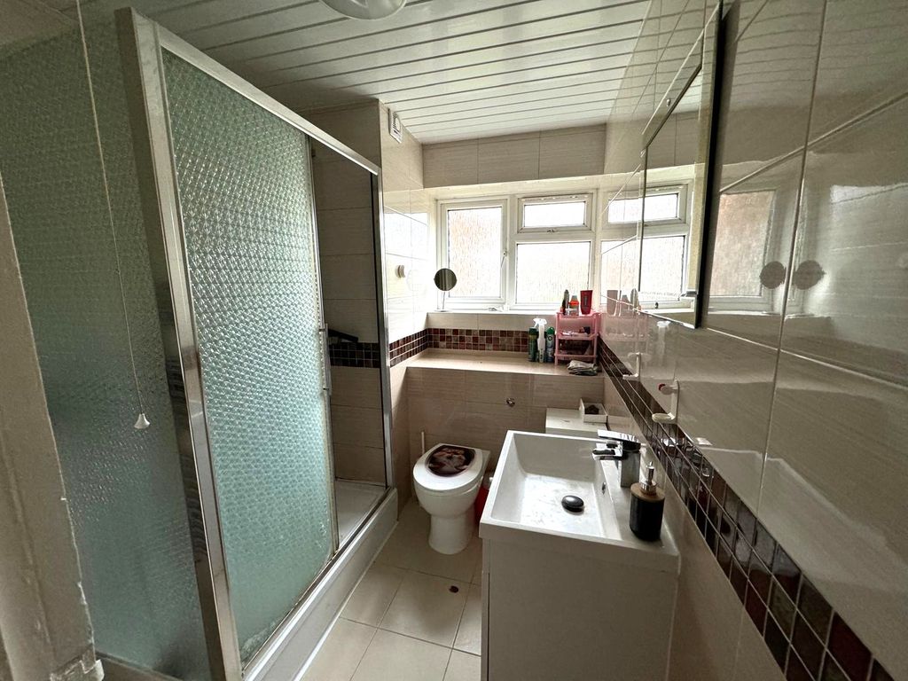 Property photo 3 of 8 Photo 4