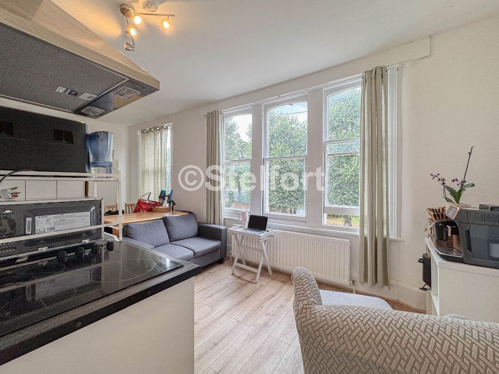 Property photo 3 of 6