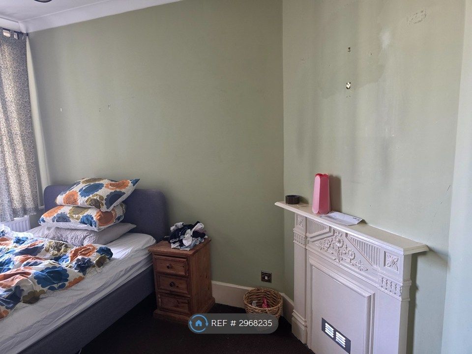 Property photo 2 of 11 Bedroom 1
