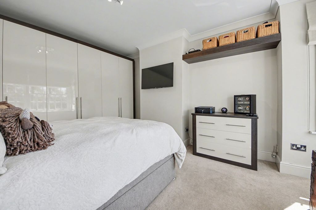 Additional image 17 of 4 bed detached house for salePortsmouth Road, Southampton SO19