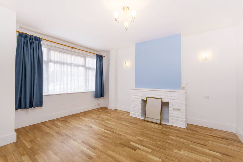 Property photo 2 of 5