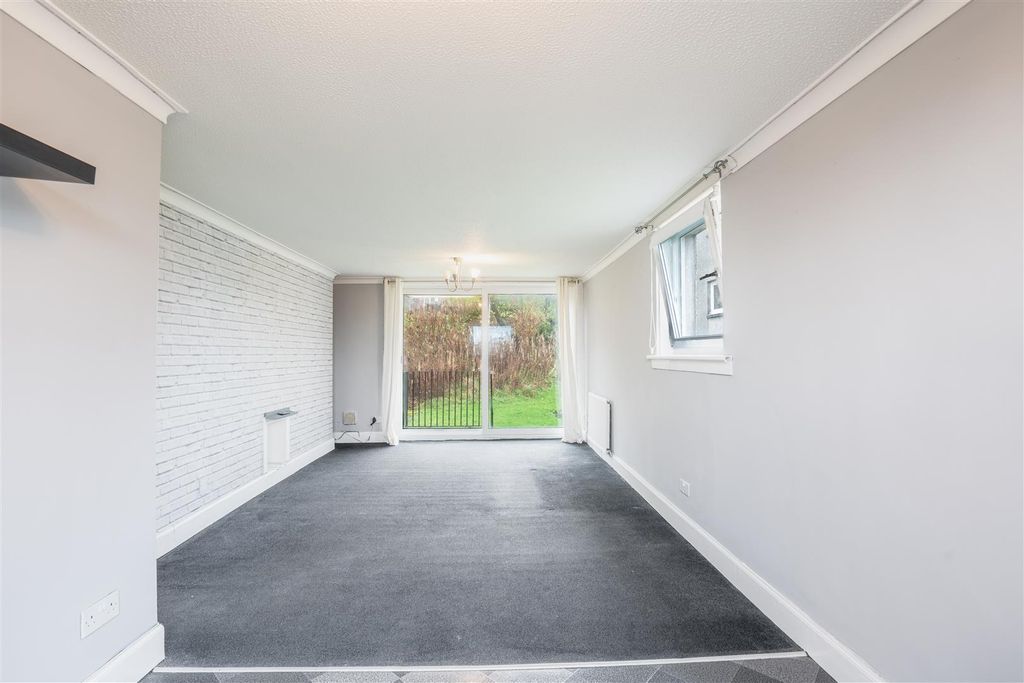 Property photo 3 of 12 Lounge.Jpg