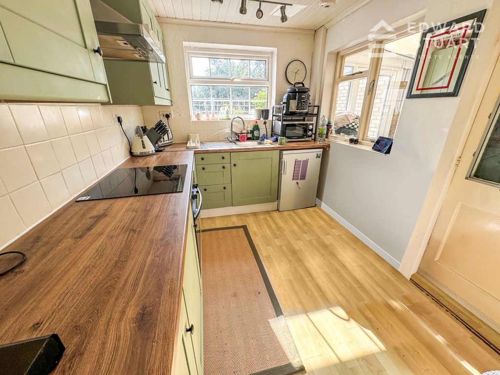 Property photo 3 of 11 Picture No. 12