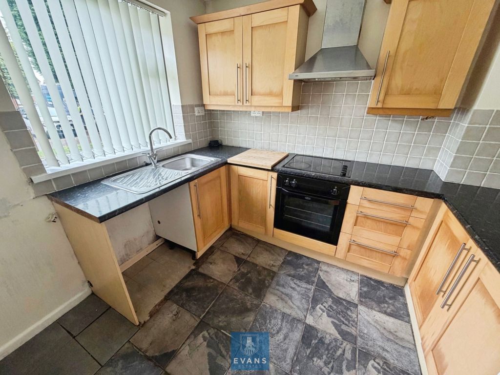 Property photo 3 of 11 Kitchen