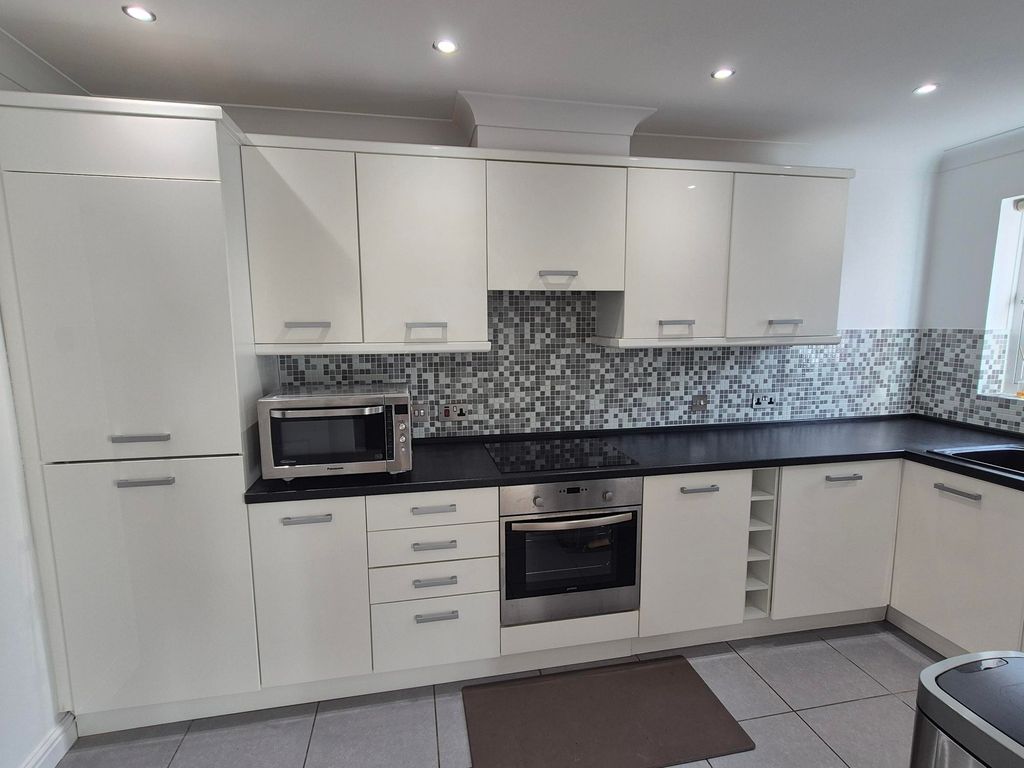 Property photo 3 of 9 1000036085