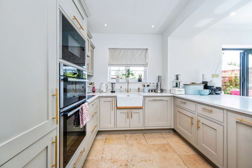 Property photo 3 of 30 Kitchen