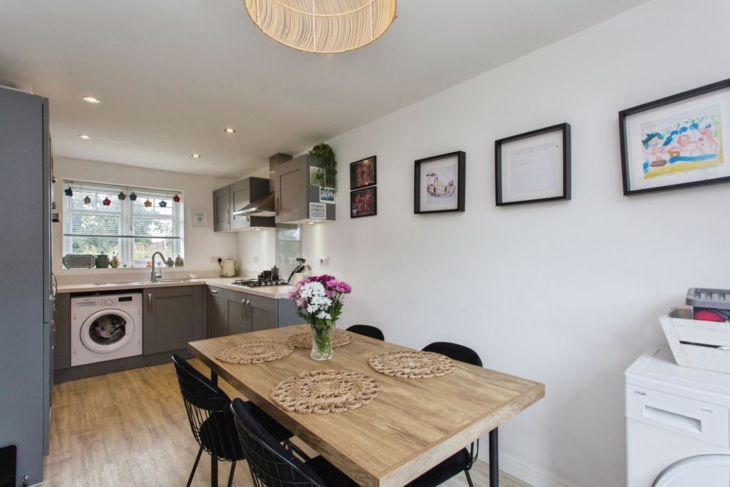 Property photo 3 of 20 Kitchen Diner