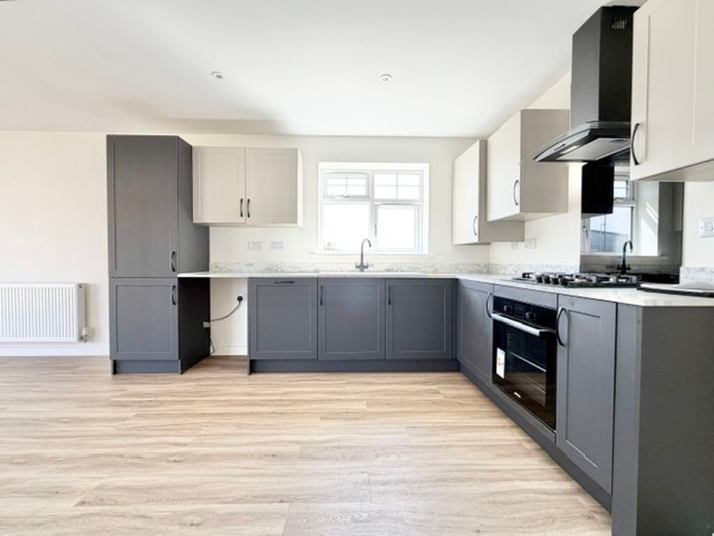 Property photo 2 of 17 Kitchen