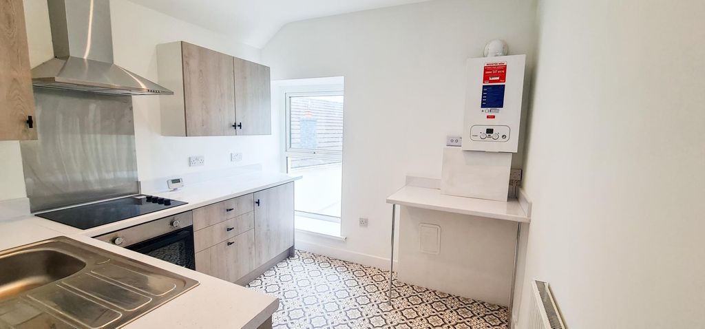 Property photo 2 of 6 Kitchen