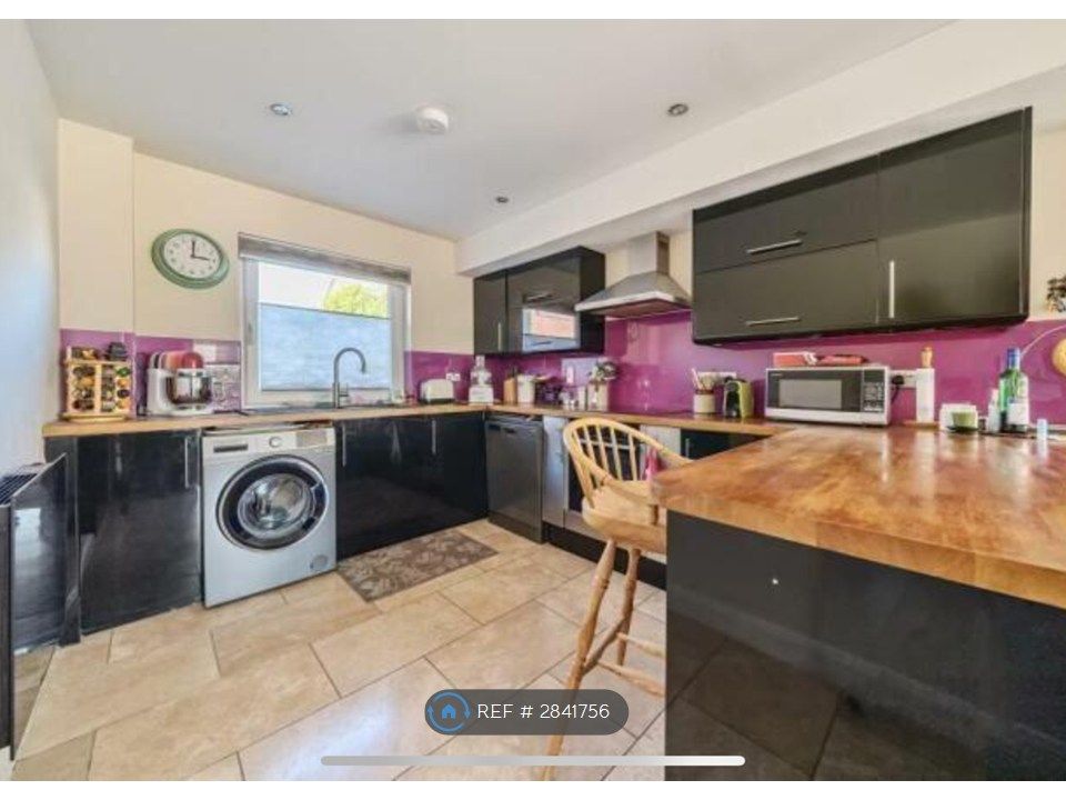 Property photo 3 of 14 Kitchen