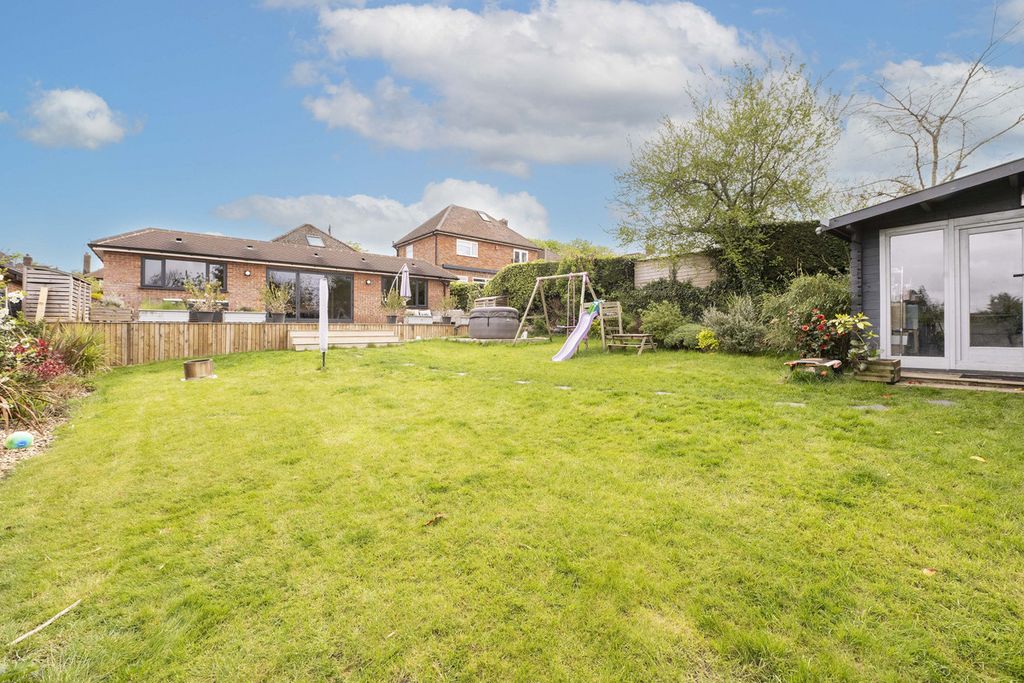 Property photo 2 of 25