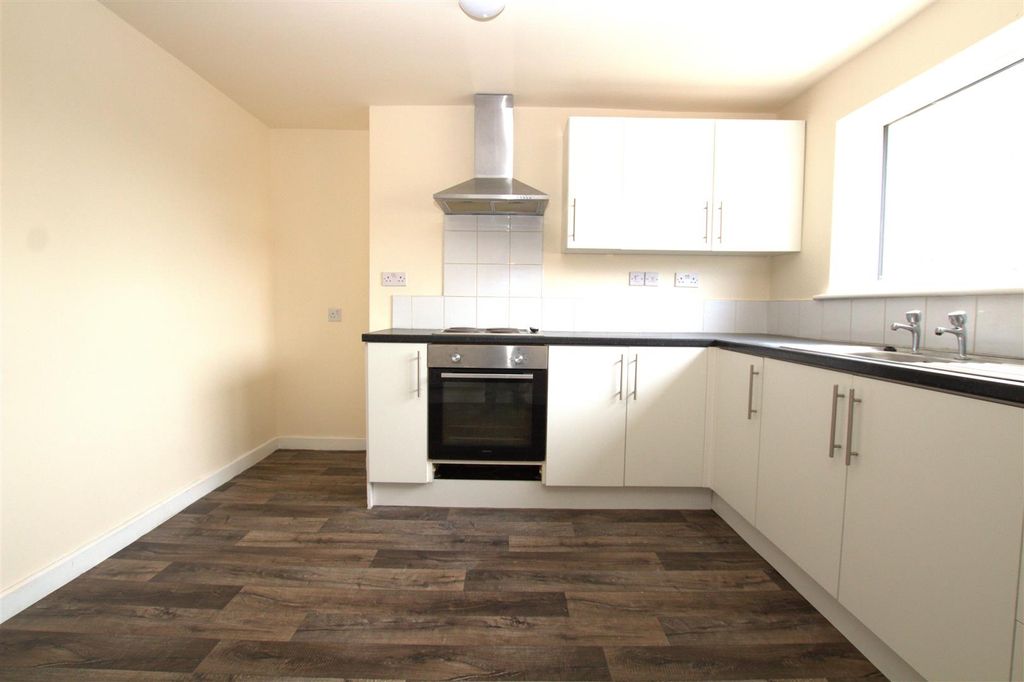 Property photo 1 of 11 Kitchen Straight On.Jpg