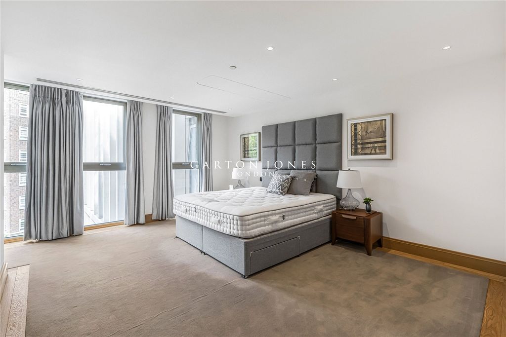 Property photo 3 of 25 Bedroom