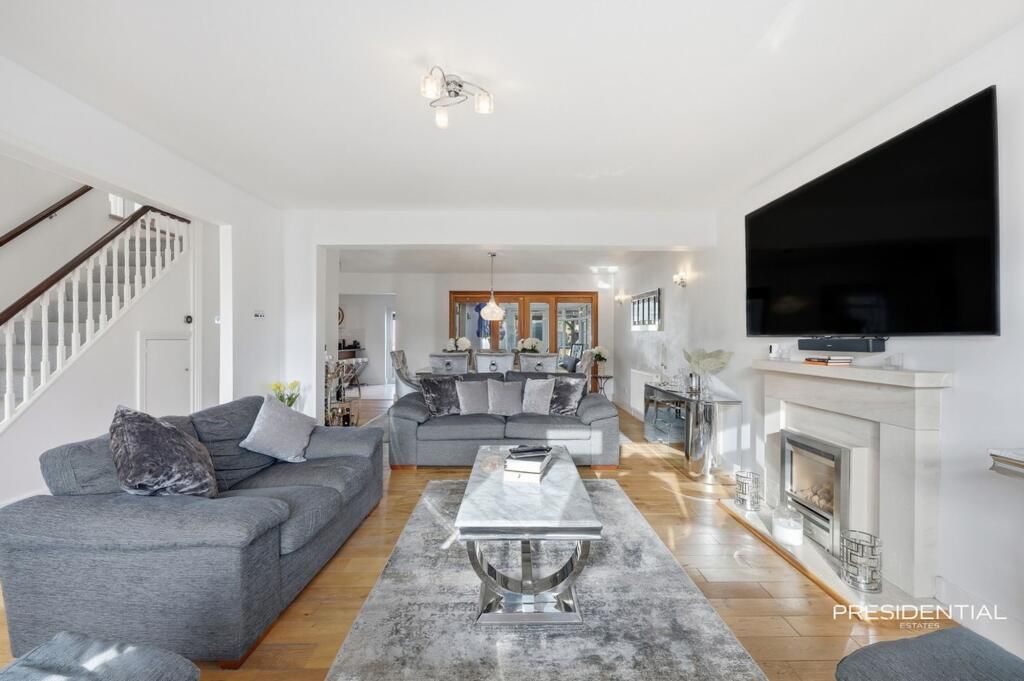 Property photo 2 of 33