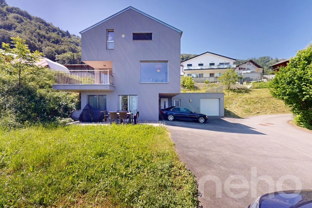 Property photo 3 of 11