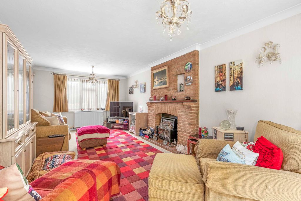 Property photo 3 of 18