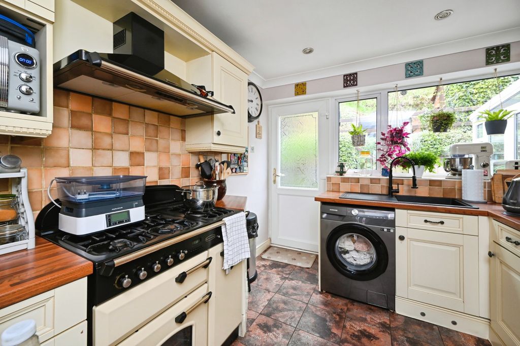 Property photo 3 of 15 Kitchen