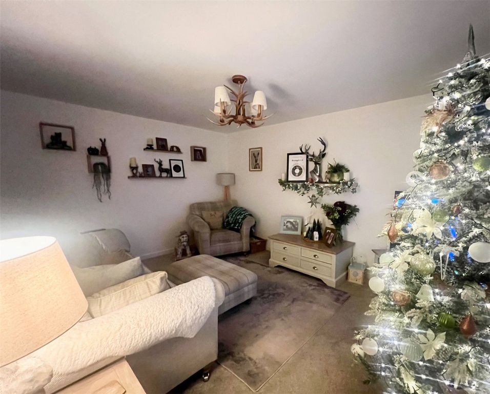 Property photo 2 of 14 Picture No. 12