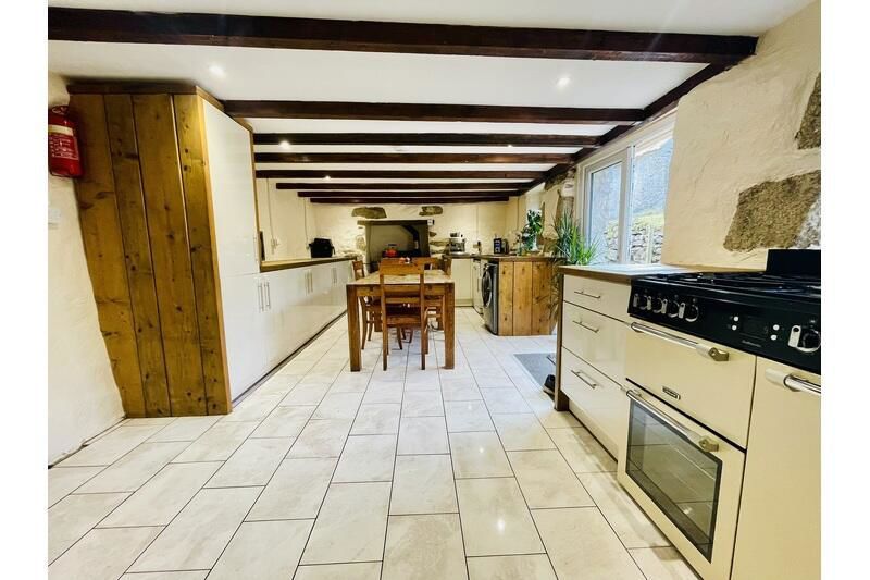 Property photo 2 of 28