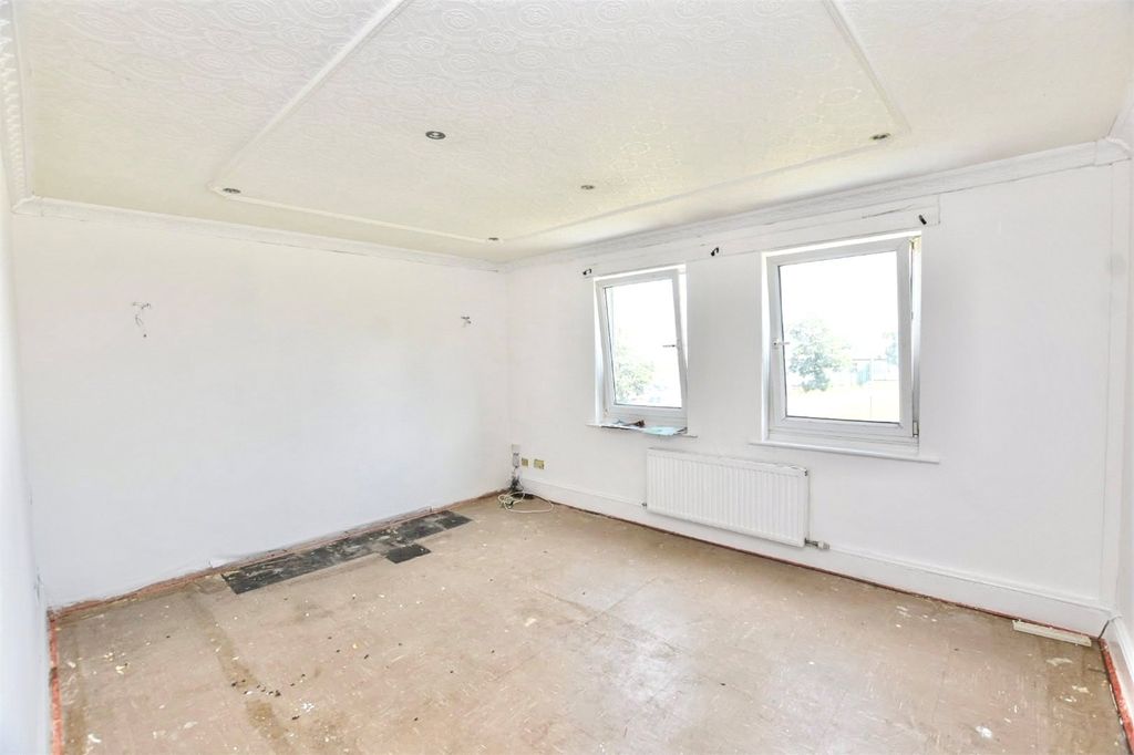 Property photo 2 of 7 Living Room