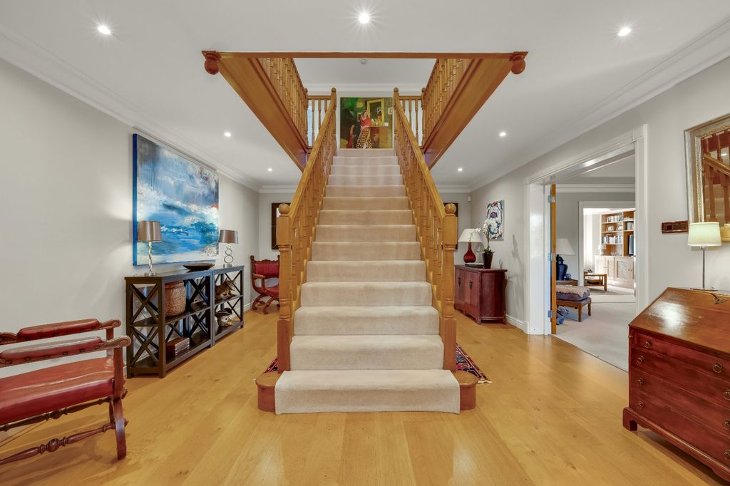Property photo 2 of 15 Entrance Hall
