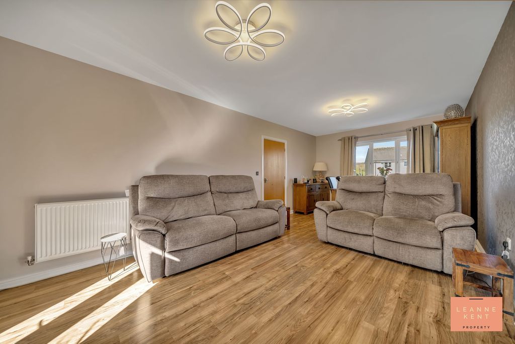 Property photo 2 of 43