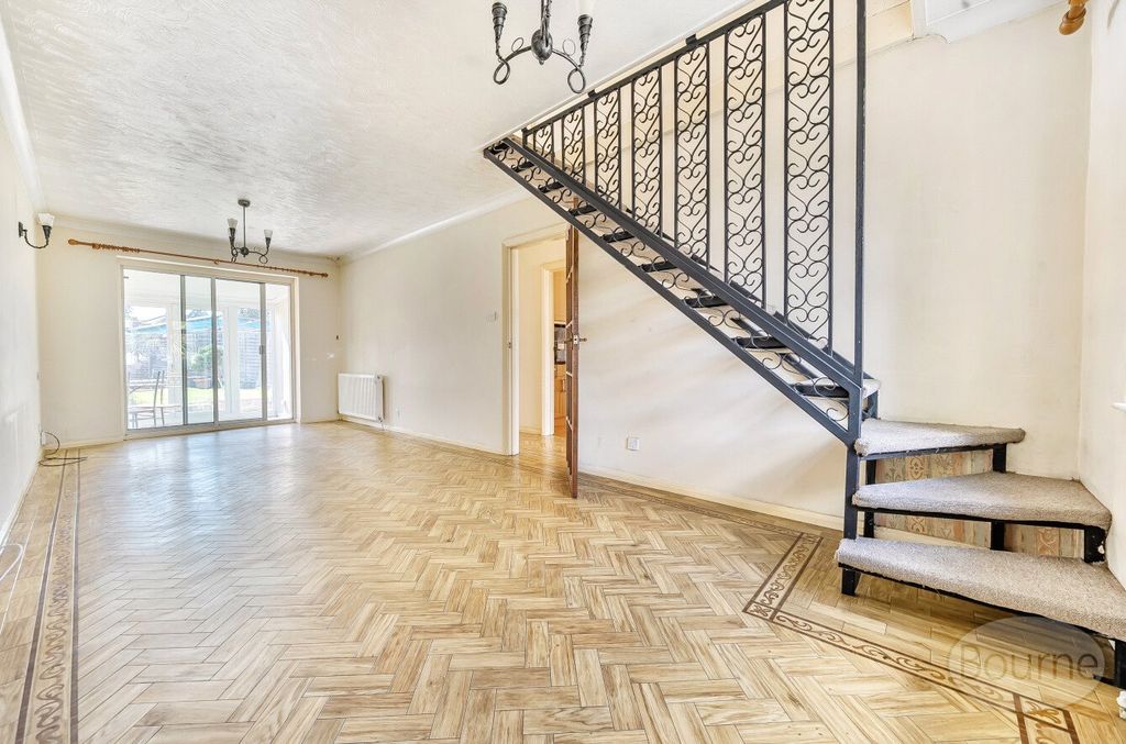 Property photo 2 of 17 Picture No. 11