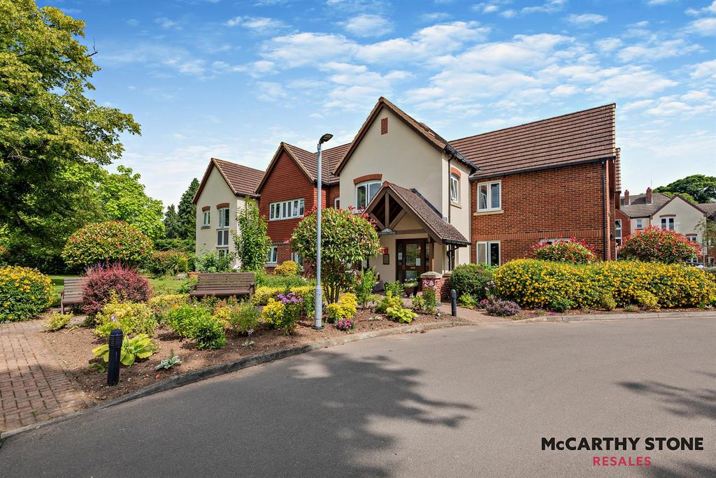 Property photo 1 of 35 Charter Court